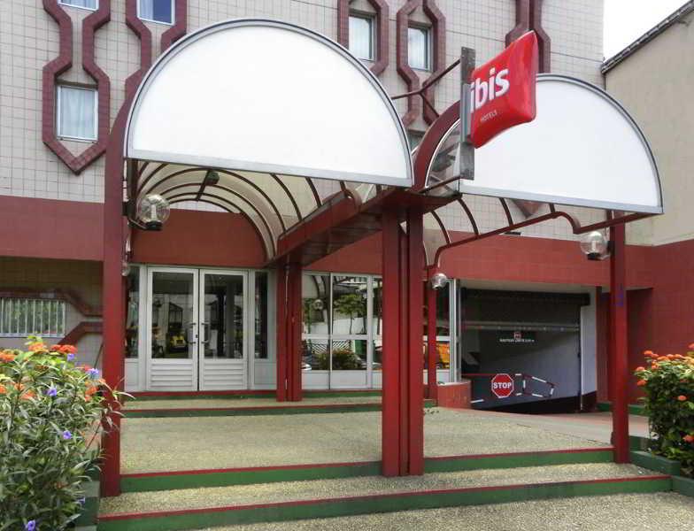 Отель Ibis Дуала Экстерьер фото